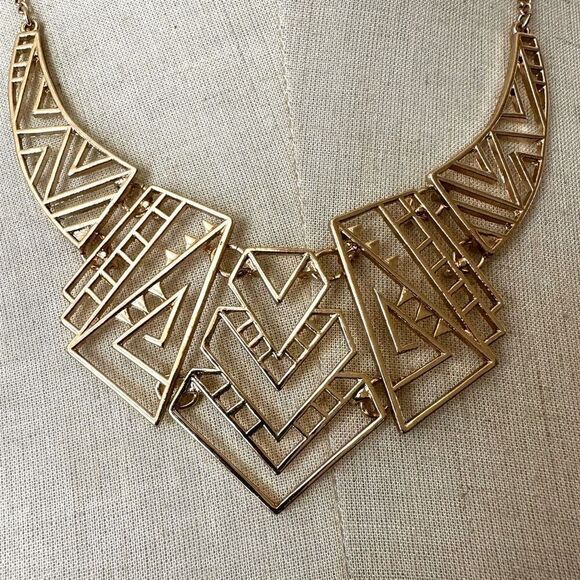 Avon gold tone geometric statement necklace - Picture 2 of 9